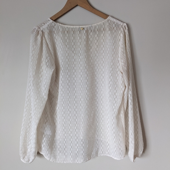 Guess Cream V-neck Chiffon Blouse Size Medium - Picture 11 of 13